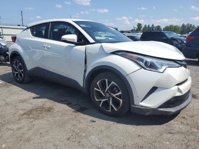 NMTKHMBX7JR013019 - 2018 TOYOTA C-HR XLE WHITE photo 4