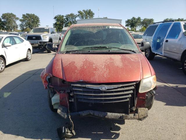 1C4GP45R05B411516 - 2005 CHRYSLER TOWN & COU წითელი ფოტო 5