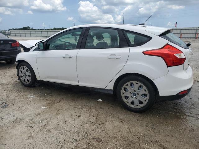 1FAHP3K28CL337751 - 2012 FORD FOCUS SE WHITE photo 2