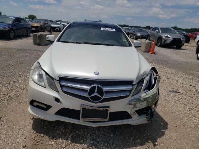 WDDKJ7CB8BF100851 - 2011 MERCEDES-BENZ E 550 WHITE photo 5