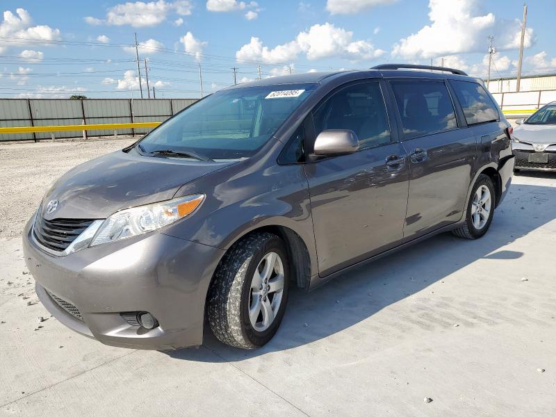 2014 TOYOTA SIENNA LE, null