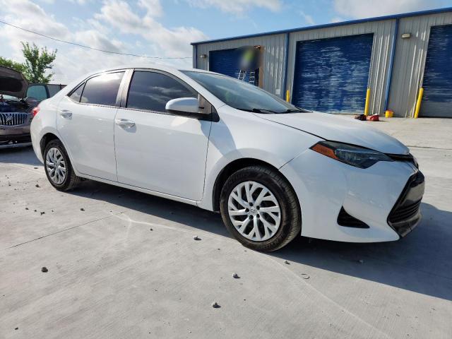 5YFBURHE5JP841238 - 2018 TOYOTA COROLLA L WHITE photo 4