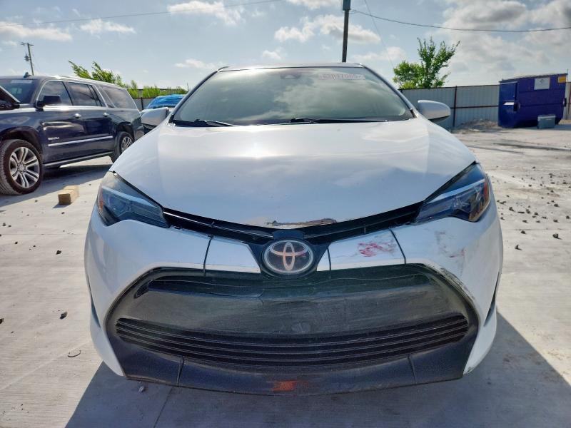 5YFBURHE5JP841238 - 2018 TOYOTA COROLLA L WHITE photo 5