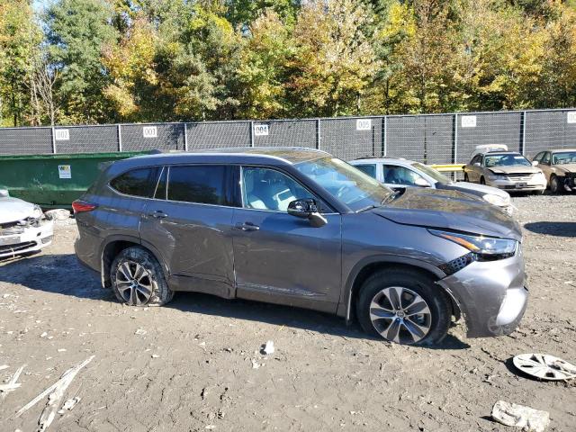 5TDGZRBH5NS584122 - 2022 TOYOTA HIGHLANDER XLE GRAY photo 9