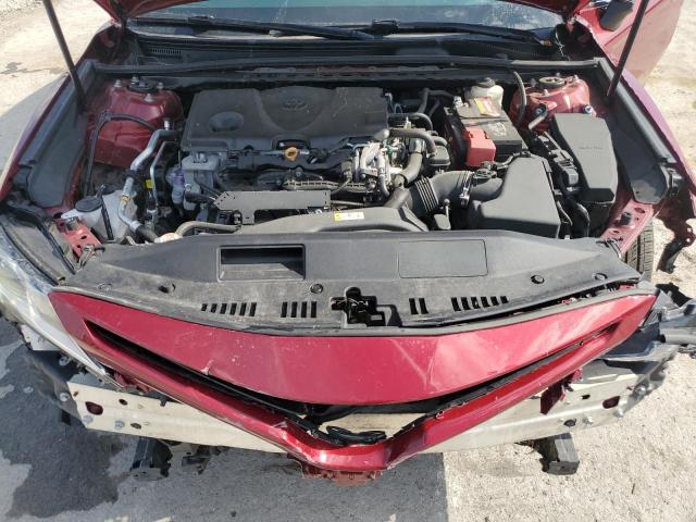 4T1B11HK2JU663545 - 2018 TOYOTA CAMRY L RED photo 11