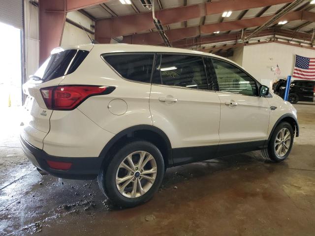 1FMCU0GD0KUA53217 - 2019 FORD ESCAPE SE WHITE photo 3