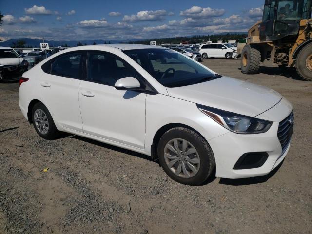 3KPC24A37KE054493 - 2019 HYUNDAI ACCENT SE WHITE photo 4