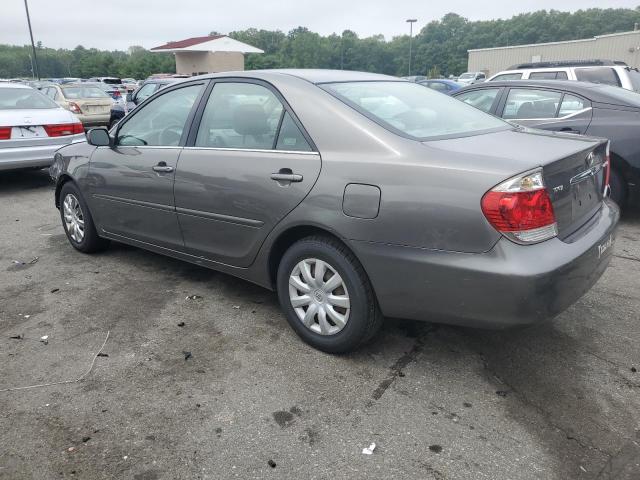 4T1BE32K95U632193 - 2005 TOYOTA CAMRY LE GRAY photo 2