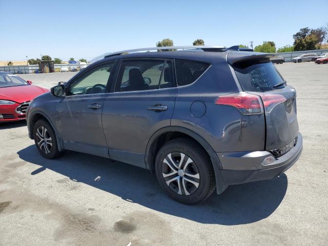 JTMBFREV6HJ168330 - 2017 TOYOTA RAV4 LE 灰色 照片 2