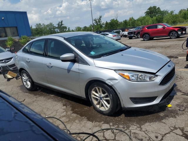 1FADP3F22JL310924 - 2018 FORD FOCUS SE Weiß Foto 4