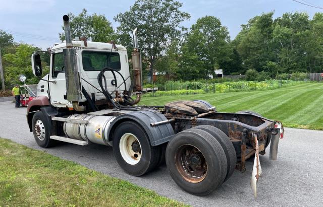 1M1AK07Y26N014388 - 2006 MACK 600 CXN600 TWO TONE photo 3