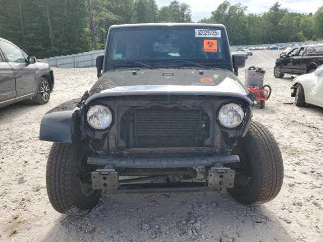 1C4HJWEG8FL725040 - 2015 JEEP WRANGLER U SAHARA შავი ფოტო 5