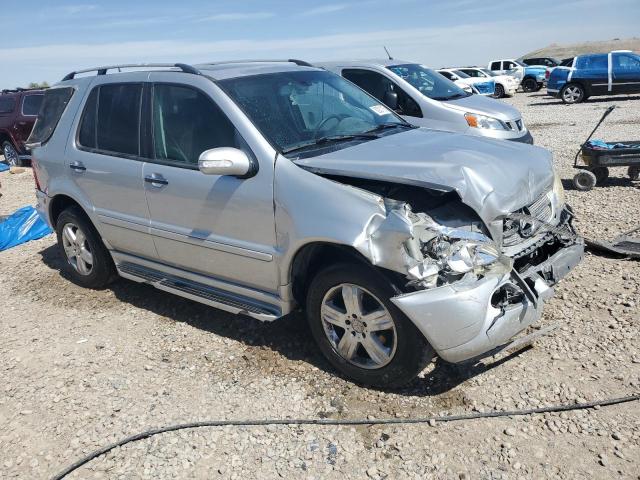 4JGAB57E35A558807 - 2005 MERCEDES-BENZ ML 350 银色 照片 4