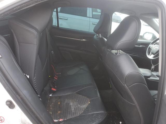 4T1B11HK2JU103783 - 2018 TOYOTA CAMRY L 白色 照片 10