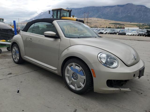 3VW5X7AT5DM821839 - 2013 VOLKSWAGEN BEETLE BEIGE photo 4