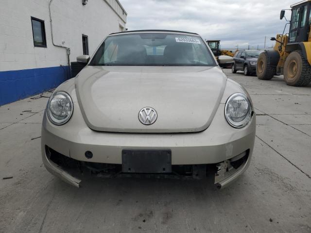 3VW5X7AT5DM821839 - 2013 VOLKSWAGEN BEETLE BEIGE photo 5