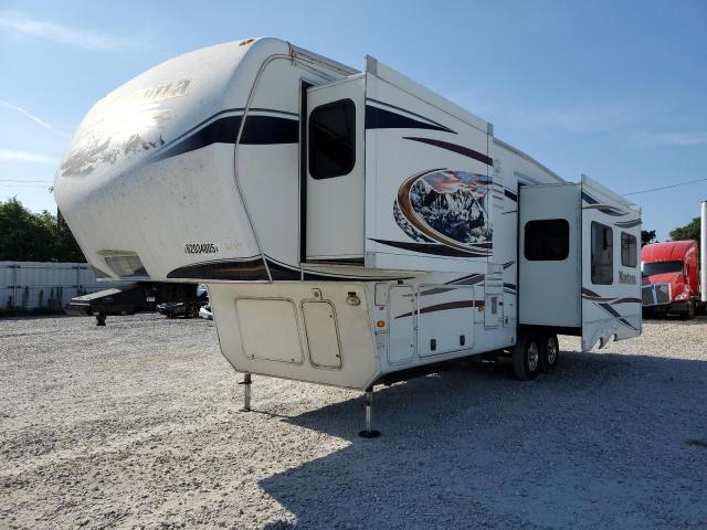 4YDF31525B4702454 - 2011 KEYSTONE MONTANA WHITE photo 2