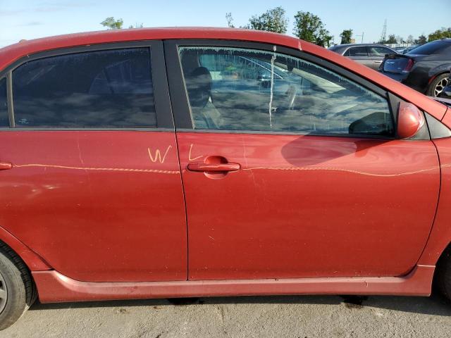 1NXBU4EEXAZ266107 - 2010 TOYOTA COROLLA BASE RED photo 9