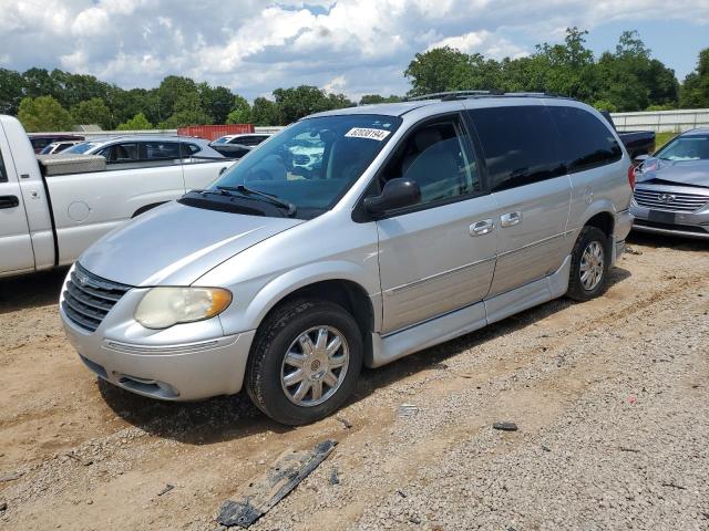 2C8GP64L15R530457 - 2005 CHRYSLER TOWN & COU LIMITED SILVER photo 1