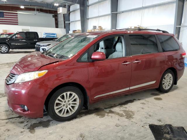 2013 TOYOTA SIENNA XLE, null