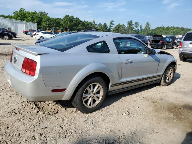 1ZVHT80N685125715 - 2008 FORD MUSTANG SILVER photo 3