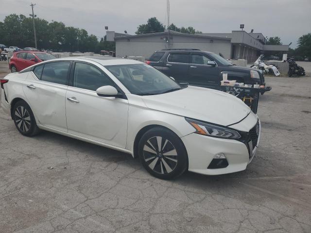 1N4BL4DV5KC167541 - 2019 NISSAN ALTIMA SV WHITE photo 4