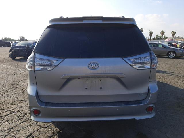 5TDXZ3DC4KS981539 - 2019 TOYOTA SIENNA SE SILVER photo 6