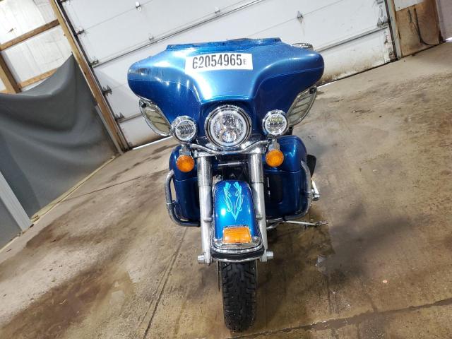 1HD1FCW155Y679758 - 2005 HARLEY-DAVIDSON FLHTCUI BLUE photo 2