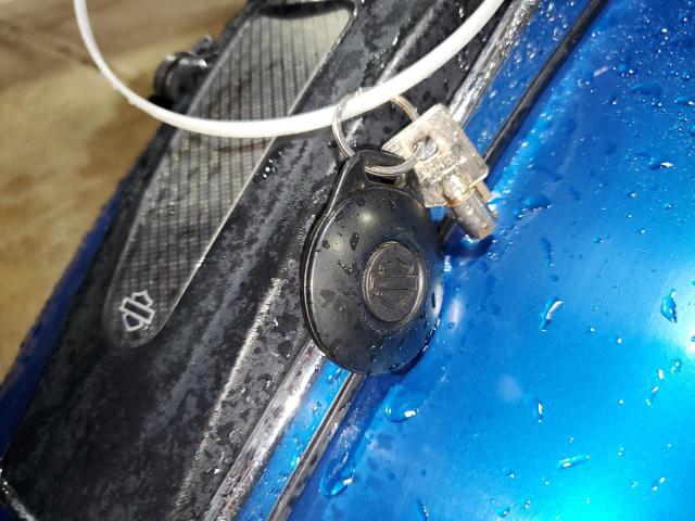 1HD1FCW155Y679758 - 2005 HARLEY-DAVIDSON FLHTCUI BLUE photo 8