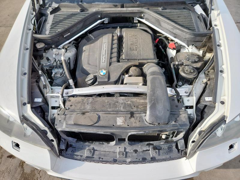 5UXZV4C57D0G52421 - 2013 BMW X5 XDRIVE35I Ақ фото 12
