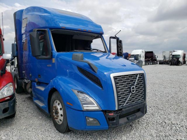 4V4NC9EH4LN257559 - 2020 VOLVO 145S VNL BLUE photo 1