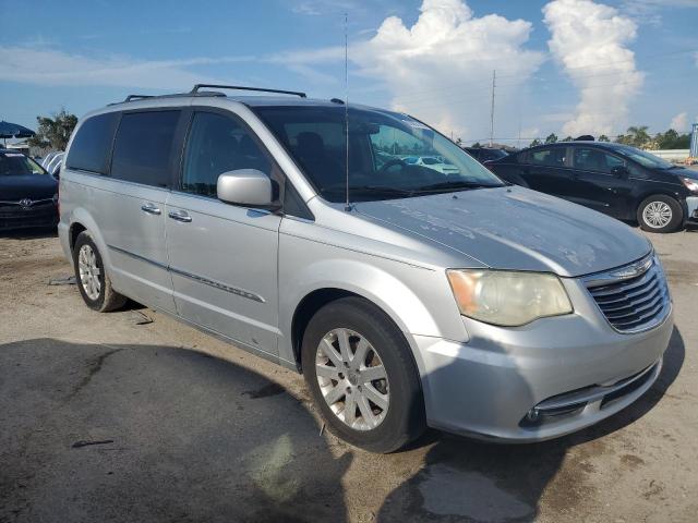 2A4RR8DG2BR645559 - 2011 CHRYSLER TOWN & COU TOURING L SILVER photo 4