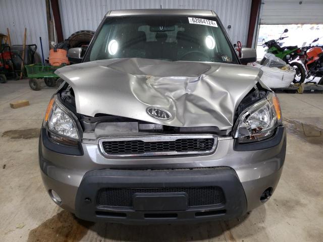 KNDJT2A2XB7197633 - 2011 KIA SOUL + GRAY photo 5