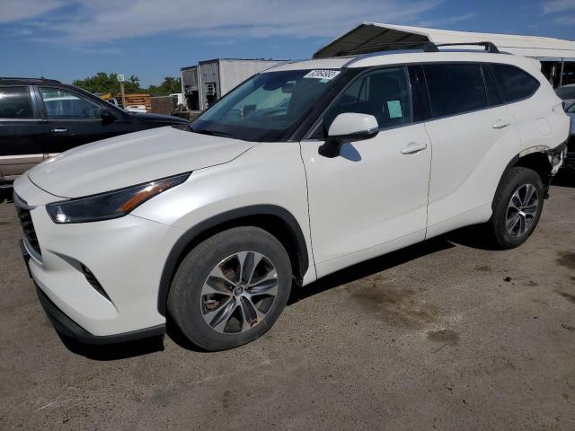 5TDHZRAH9MS036600 - 2021 TOYOTA HIGHLANDER XLE Weiß Foto 1