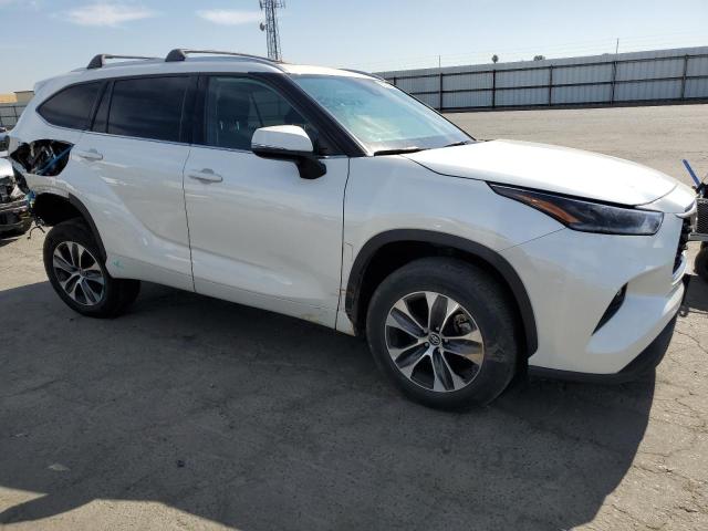 5TDHZRAH9MS036600 - 2021 TOYOTA HIGHLANDER XLE Weiß Foto 4