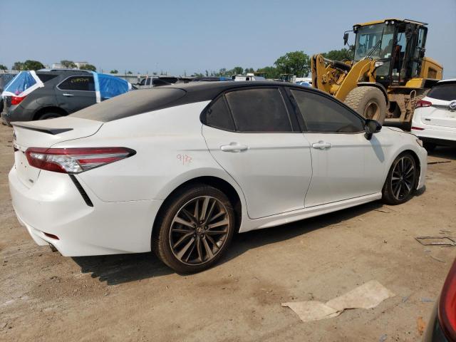 4T1B61HK5JU077665 - 2018 TOYOTA CAMRY XSE WHITE photo 3