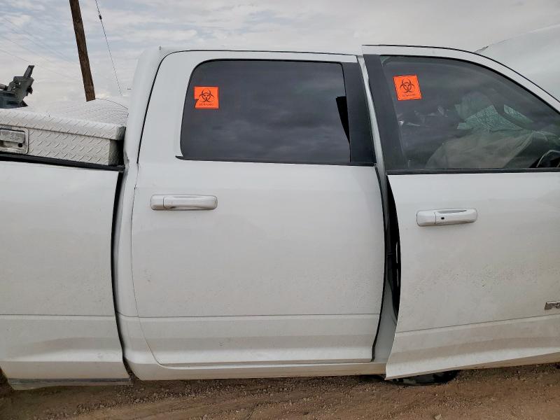 3C6UR5FL5RG196412 - 2024 RAM 2500 LARAMIE Weiß Foto 10