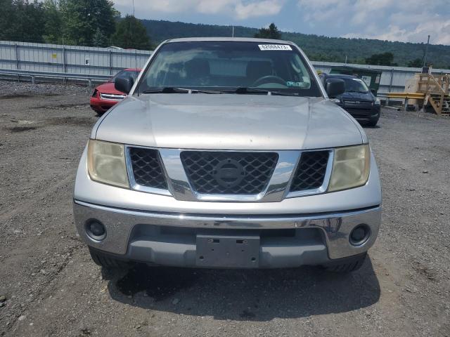 1N6AD07W45C418406 - 2005 NISSAN FRONTIER CREW CAB LE SILVER photo 5