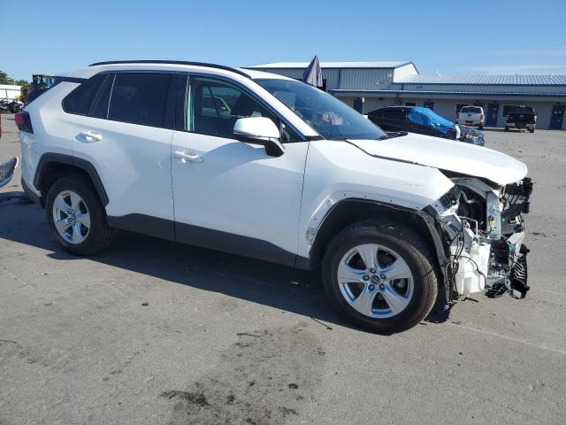 2T3W1RFV7MW112861 - 2021 TOYOTA RAV4 XLE WHITE photo 4