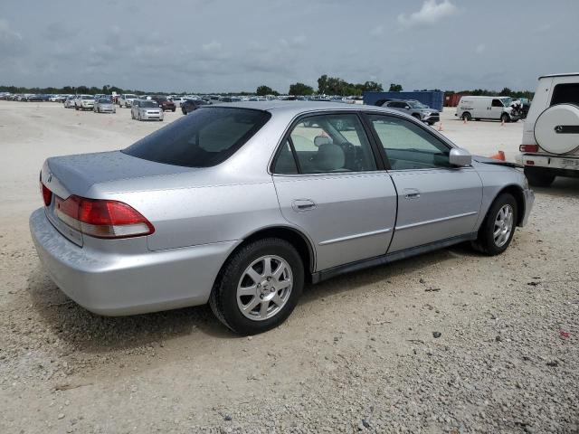 1HGCG56752A163378 - 2002 HONDA ACCORD SE SILVER photo 3