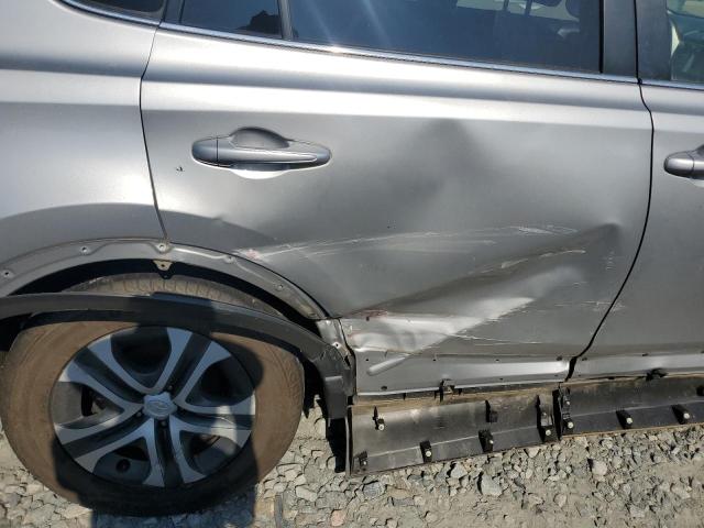 JTMZFREV0JJ212990 - 2018 TOYOTA RAV4 LE فضي صورة 11