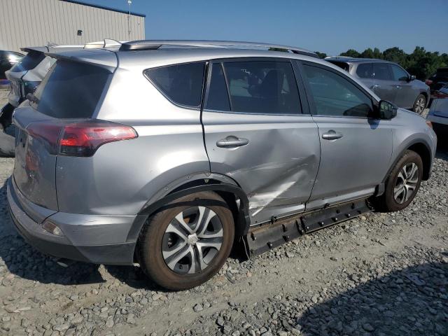 JTMZFREV0JJ212990 - 2018 TOYOTA RAV4 LE فضي صورة 3