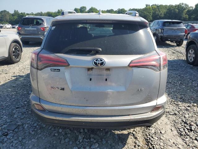 JTMZFREV0JJ212990 - 2018 TOYOTA RAV4 LE فضي صورة 6