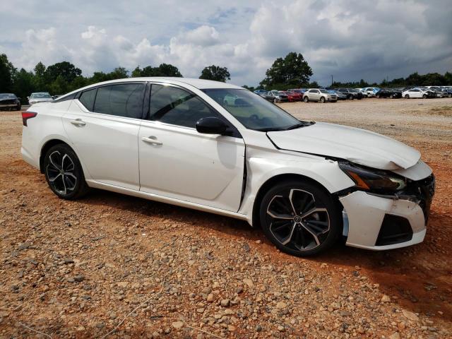 1N4BL4CV8PN353782 - 2023 NISSAN ALTIMA SR WHITE photo 4