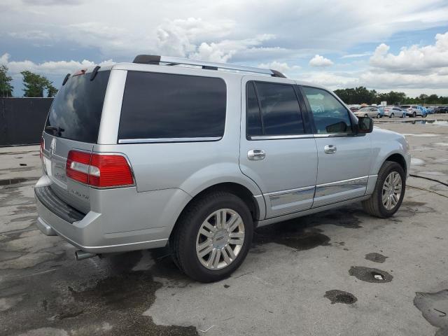 5LMJJ2H58BEJ08958 - 2011 LINCOLN NAVIGATOR SILVER photo 3
