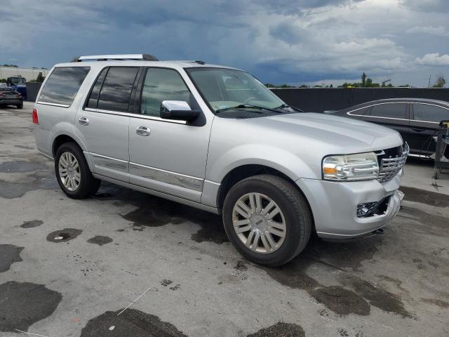 5LMJJ2H58BEJ08958 - 2011 LINCOLN NAVIGATOR SILVER photo 4