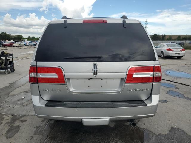 5LMJJ2H58BEJ08958 - 2011 LINCOLN NAVIGATOR SILVER photo 6
