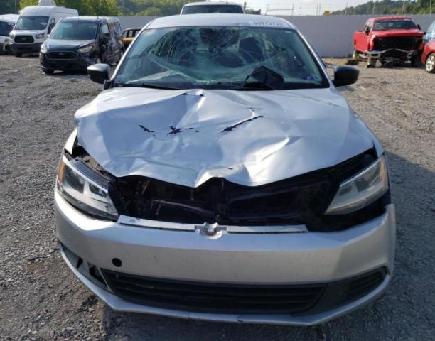 3VW1K7AJ8DM242419 - 2013 VOLKSWAGEN JETTA BASE 银色 照片 5
