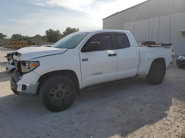 5TFUW5F12JX688900 - 2018 TOYOTA TUNDRA DOUBLE CAB SR/SR5 WHITE photo 1