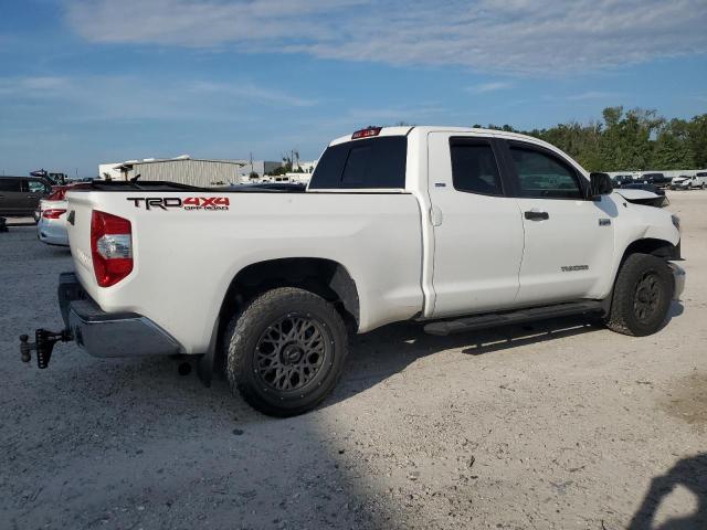 5TFUW5F12JX688900 - 2018 TOYOTA TUNDRA DOUBLE CAB SR/SR5 WHITE photo 3